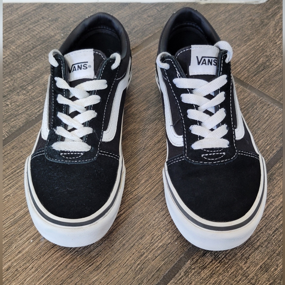 VANS Old Skool Black White Classic Low Top Skate Sneakers Kids US Size 2.5
